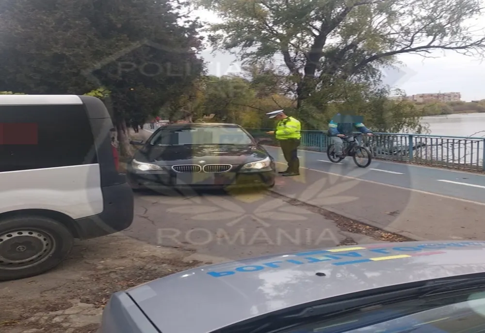 Arad: 21 de șoferi amendați, după ce au parcat pe pistele de biciclete. Comportamentul se răsfrânge  asupra siguranței biciliștilor și chiar a pietonilor