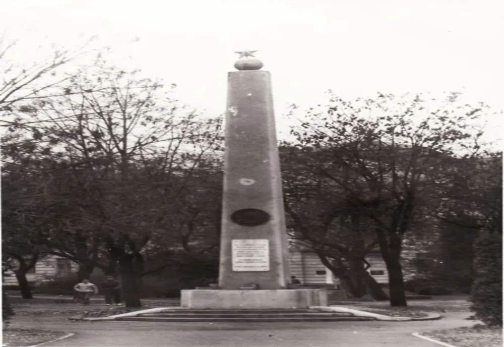 Arad: 74 de ani de la dezvelirea Monumentului Soldaților Sovietici, în locul căruia a fost construită prima Catedrală Ortodoxă din România după 1989