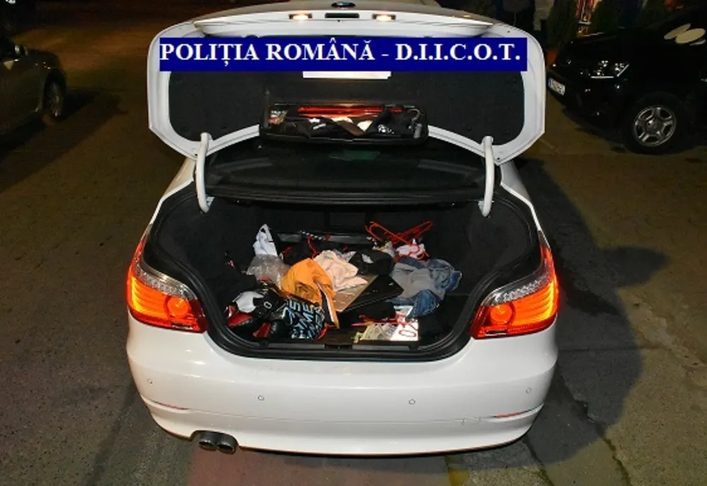 Arad: Dealer-ul de droguri, prins drogat în mașina cu droguri, acționa în centrul Aradului. Ce valoare au drogurile descoperite în mașină