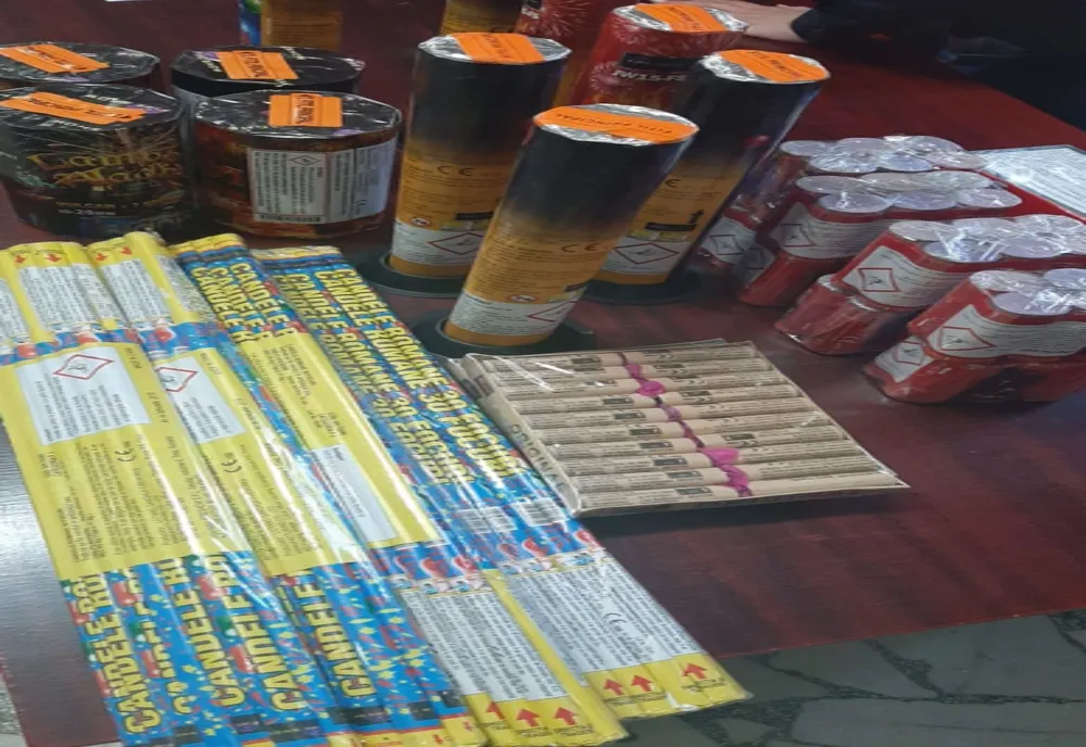 Arad: AUDIO FOTO VIDEO 560 de pachete cu țigări de contrabandă și 5.226 de petarde, confiscate de jandarmii din Arad. Plus amenzi de peste 10.000 lei