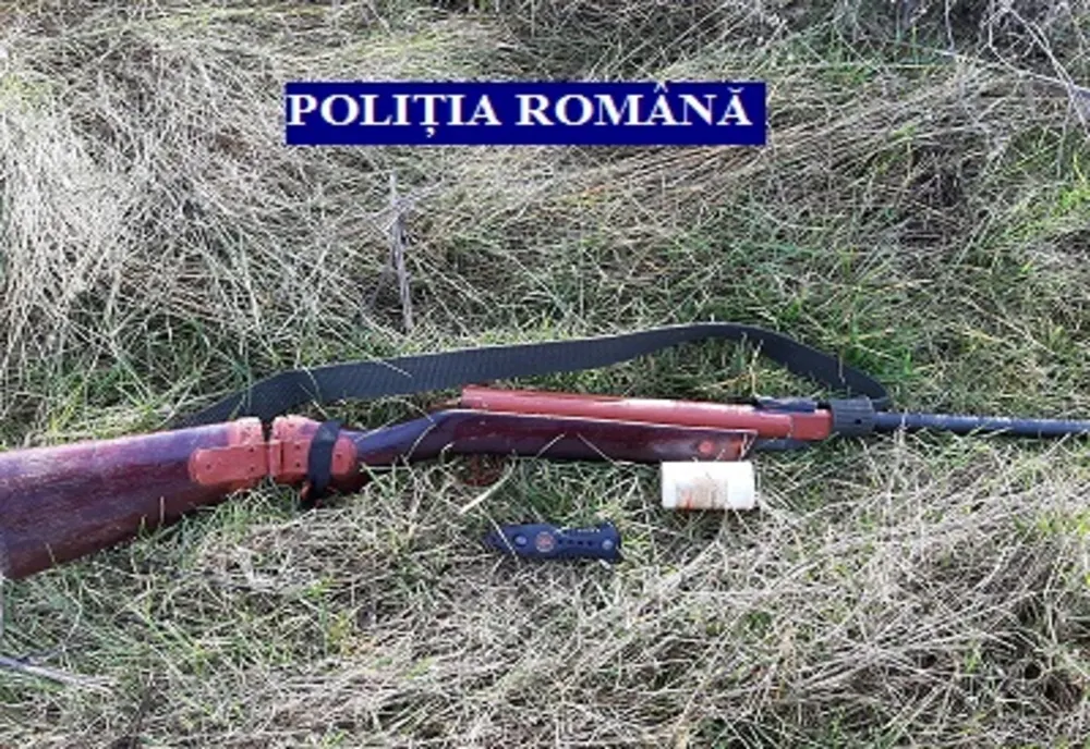 Arad: AUDIO Bărbat reținut, după ce deținea ilegal o armă letală pe care ar fi cumpărat-o de pe internet și ar fi primit-o acasă ambalată și cu muniția aferentă