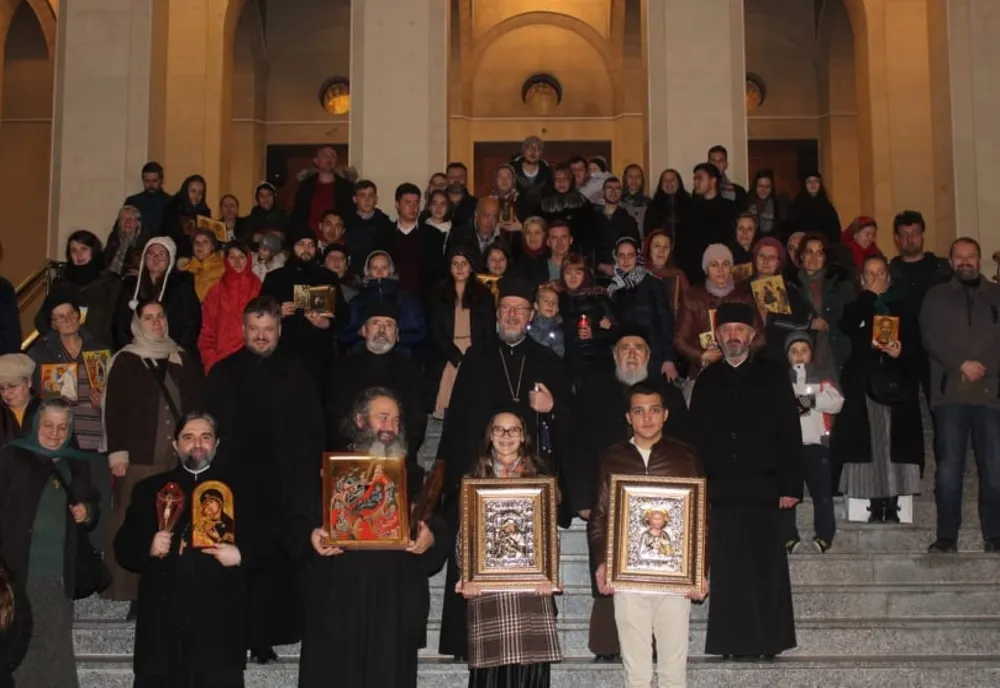 Arad: Peste 100 de credincioși cu icoane în mâini, la "Marșul Colindătorilor 2019" prin centrul Aradului