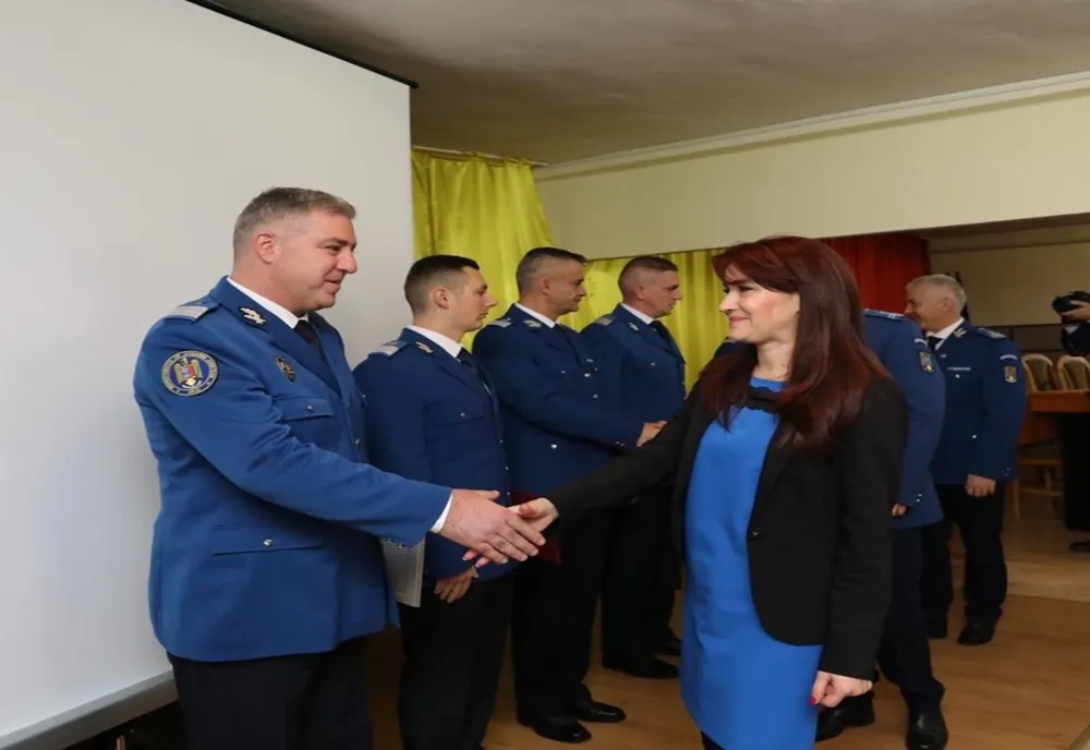 Arad: FOTO Jandarmul Daniel-Laurenţiu Monoranu, din Arad, distins cu Emblema de Onoare a M.A.I. pentru gestul său de mare omenie