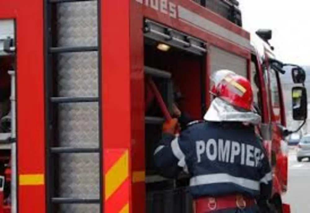 Arad: AUDIO 2 persoane rănite grav, după ce mașina în care se aflau a fost lovită de tren, la marginea Aradului