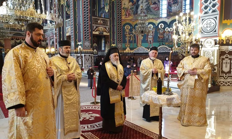 Arad: Mihai Eminescu, comemorat prin slujbe speciale oficiate de către ÎPS Părinte Timotei, Arhiepiscop al Aradului, și PS Părinte Emilian Crișanul, Episcop-vicar al Arhiepiscopiei Aradului 