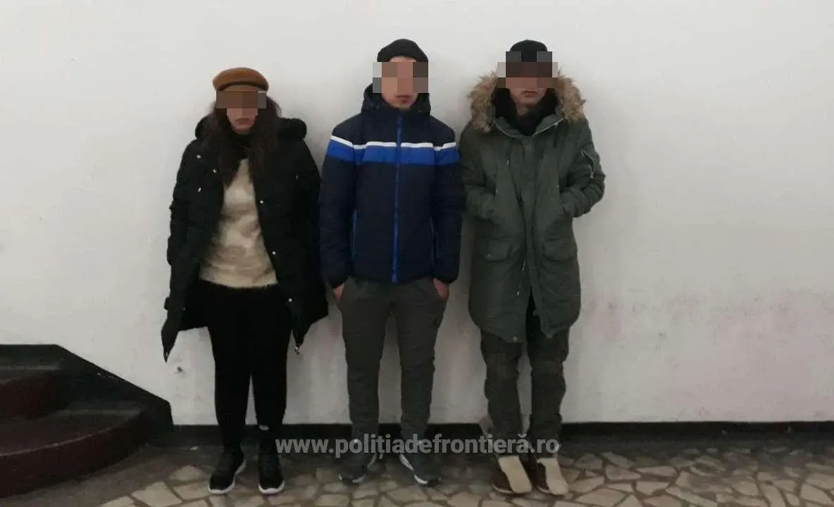 Arad: 3 cetățeni din Siria, descoperiți cu ajutorul aparaturii de vedere pe timp de noapte când încercau să treacă frontiera de vest, pe jos, chiar peste câmp