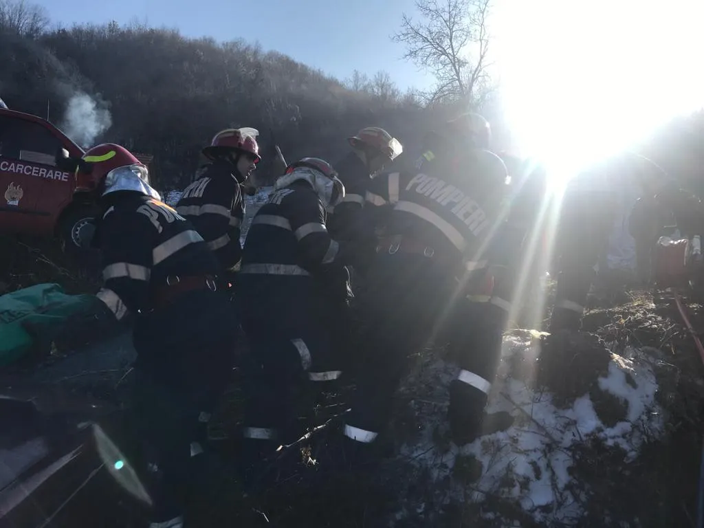 Arad: AUDIO FOTO 3 persoane la spital, din cauza unui grav accident care a avut loc pe DN7