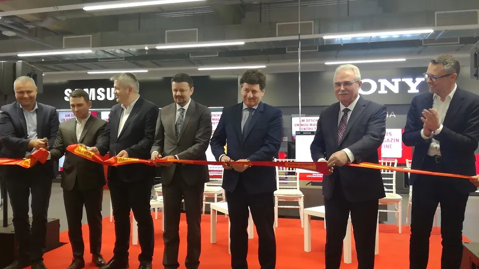 Arad: AUDIO FOTO VIDEO Cel mai mare magazin ALTEX din România se deschide la Arad ca urmare a unei investiții de peste 4 milioane de euro. Motivele