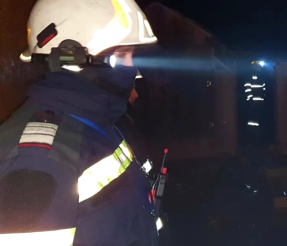 Arad: AUDIO FOTO VIDEO Noapte de foc pentru pompierii din Arad. Salvatorii s-au luptat cu 2 incendii mari