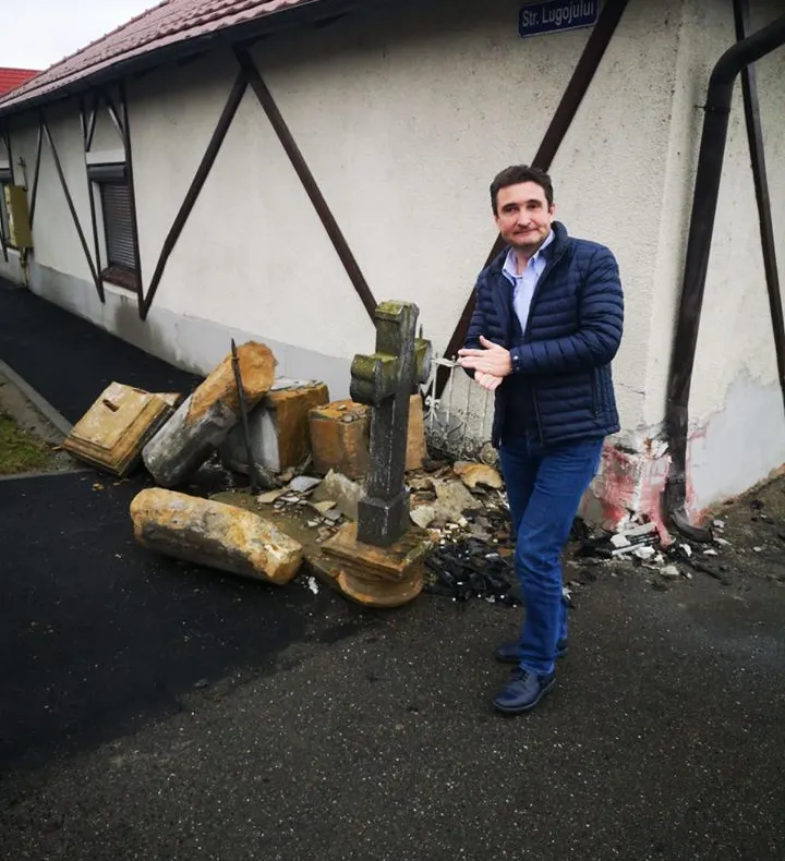 Arad: AUDIO Cruce veche a comunității germane din Arad, distrusă într-un accident rutier, refăcută de către Primăria Arad