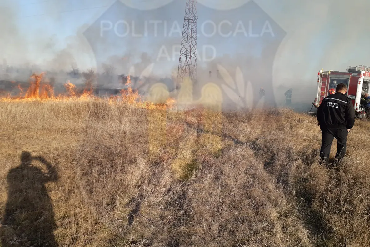 Arad: Incendiu în apropierea unei foste unități militare din municipiul Arad