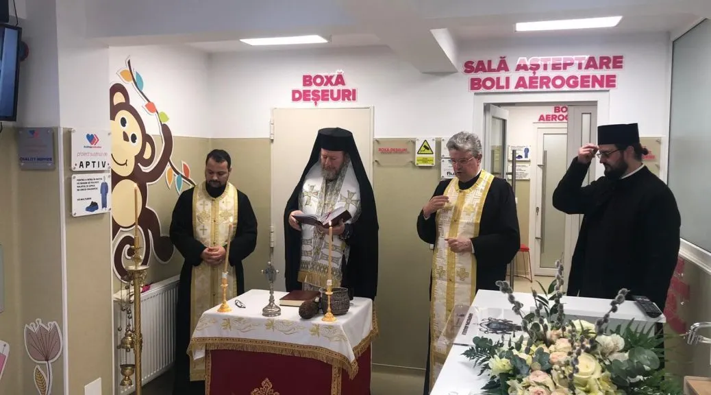 Arad: Ambulatorul Compartimentului Clinic de Boli Infecțioase Copii, sfințit de către PS Părinte Emilian Crișanul, Episcop-vicar al Arhiepiscopiei Aradului