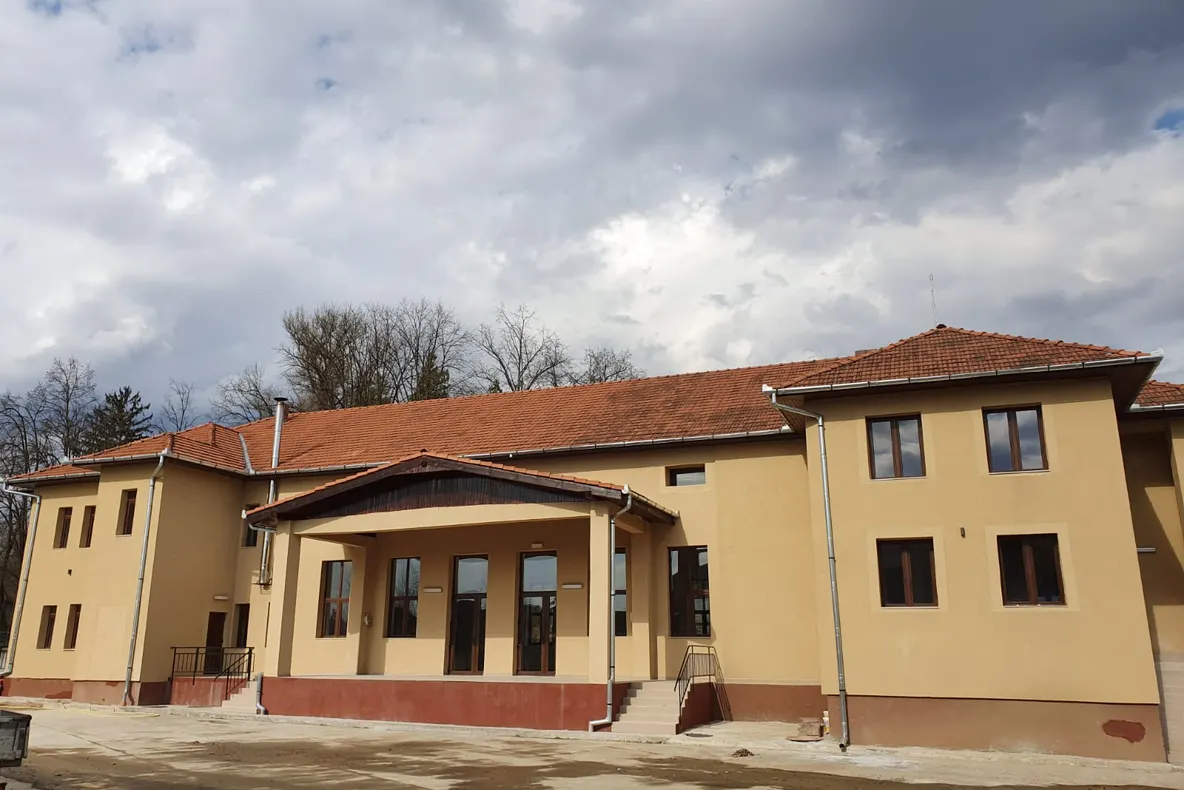 Arad: AUDIO FOTO Cămin cultural și muzeu noi în comuna Săvârșin, salvând o clădire iubită de către localnici