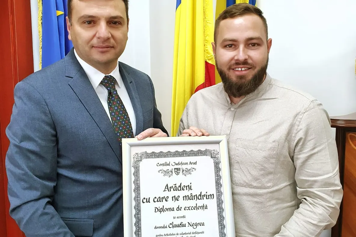 Arad: Claudiu Negrea, premiat cu diploma "Arădeni cu care ne mândrim", după ce a străbătut 850 de km în 33 de zile, pe celebrul Camino de Santiago. Motivul