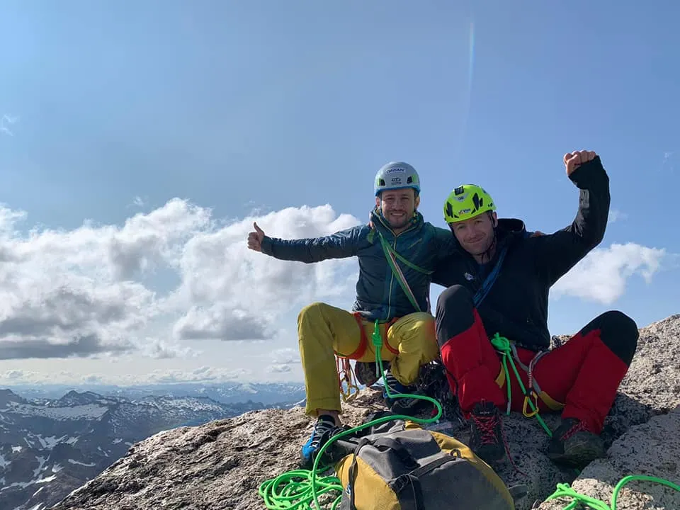 Arad: FOTO VIDEO Traseu deschis în premieră mondială, dedicat cunoscutului alpinist Török Zsolt, de către prietenii săi, alpiniștii Vlad Căpușan și Teofil Vlad