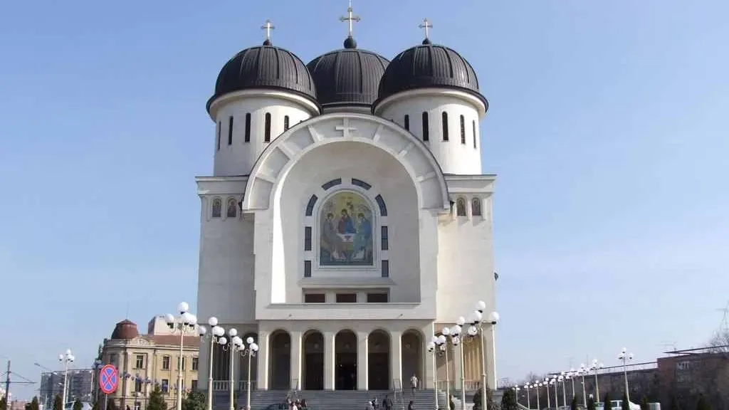 Arad: Procesiune cu icoane, vineri seara, la Catedrala Arhiepiscopală din centrul Aradului, pentru a marca Duminca Ortodoxiei