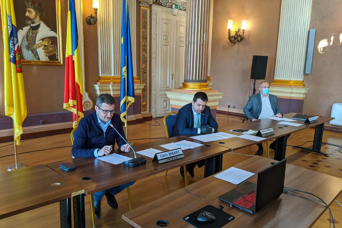 Arad: AUDIO 2,7 milioane de lei, pentru serviciile de dezinfecție și 60.000 lei pentru termometre cu infraroșu. Ce spune primarul Aradului despre cum se va interveni