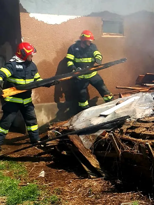 Arad: AUDIO Pompierii din Arad fac din nou apel la populație: 6 incendii de vegetație uscată, în doar în ultimele 24 de ore