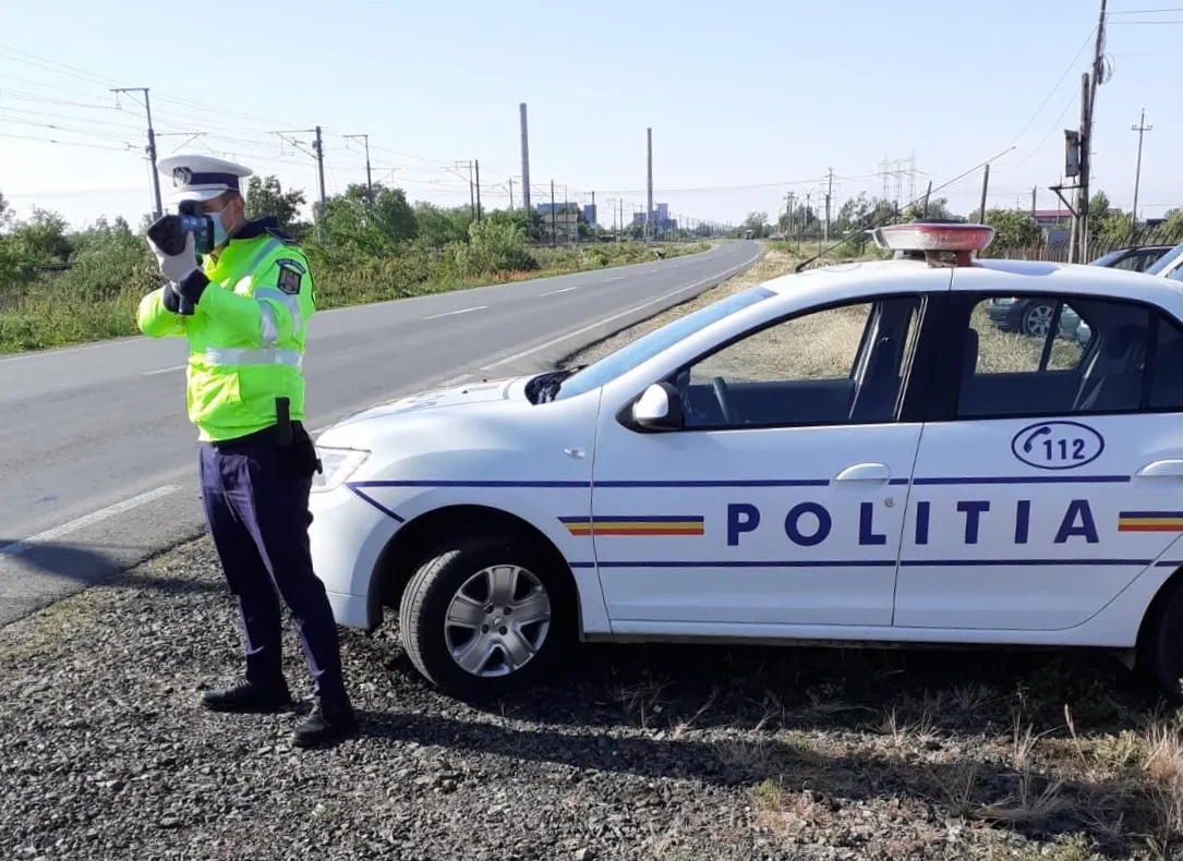 Arad: Bărbat cercetat după ce a condus ilegal o mașină