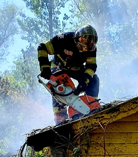 Arad: AUDIO FOTO VIDEO Incendiu puternic într-un camping de lângă Patinoarul municipal din Arad