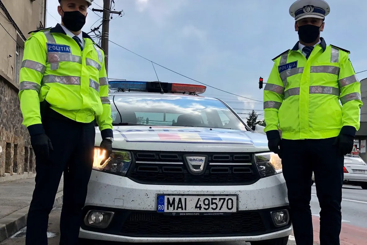 Arad: Polițiștii Ovidiu Fatol și Dorin Iepure din Arad, declarați "Polițiști de onoare" de către ministrul Afacerilor Interne, Marcel Vela. Motivul