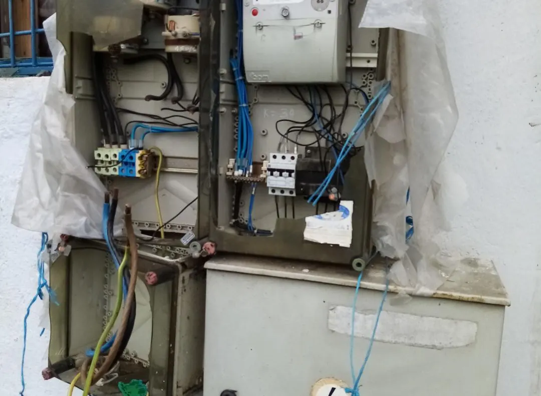 Arad: O zonă inundabilă din Arad a rămas fără stația de pompare, după ce hoții au furat toate cablurile electrice
