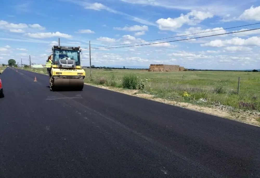 Sântana înconjurată de asfalt nou dinspre toate intrările în oraș