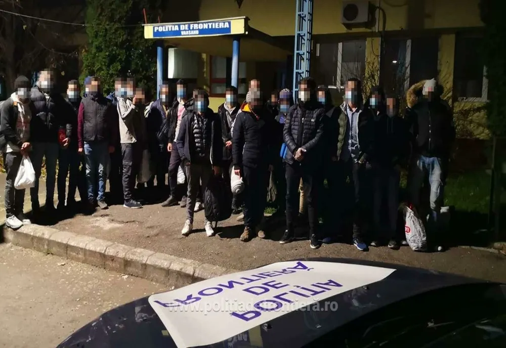 Migranți prinși la frontiera de vest:  ascunși într-un camion și într-un microbuz