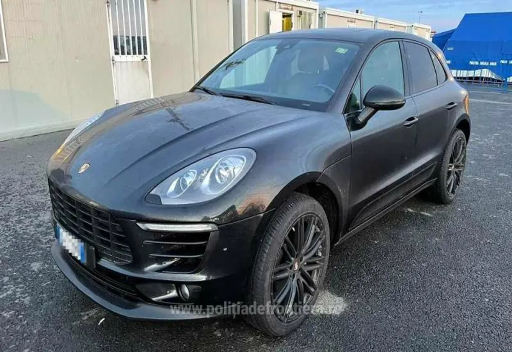 Un Porsche în valoare de 210.000 de lei furat din Germania, găsit de autorităţi la PTF Nădlac II