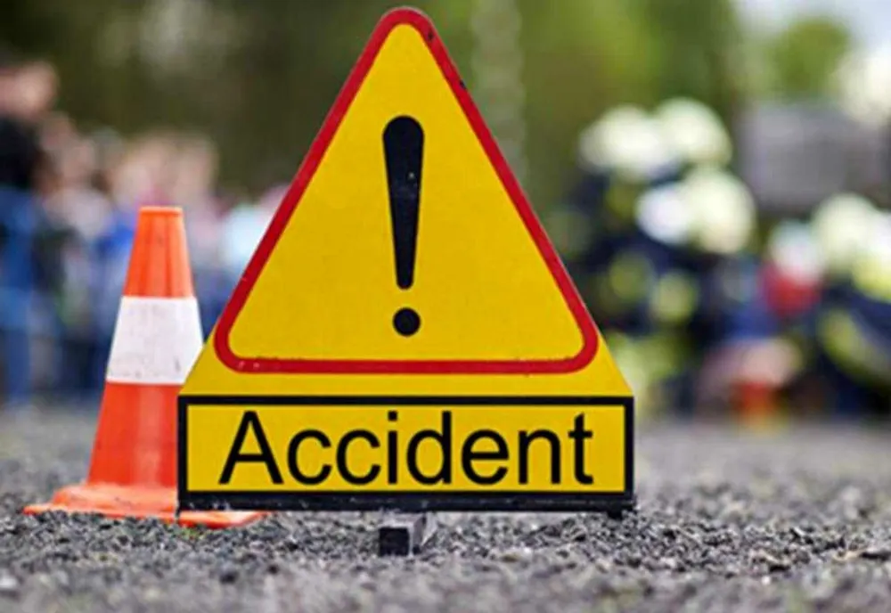 Un tânăr aflat pe moped a accidentat mortal un biciclist