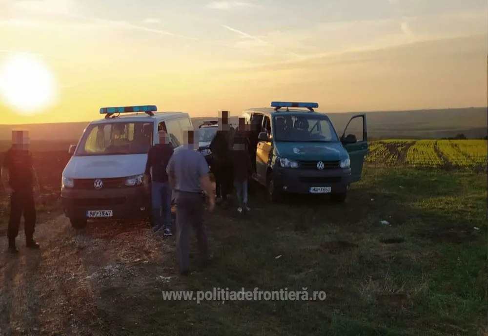 Doi migranți au murit iar unul este grav rănit. Au fost descoperiți pe raza unei comune arădene