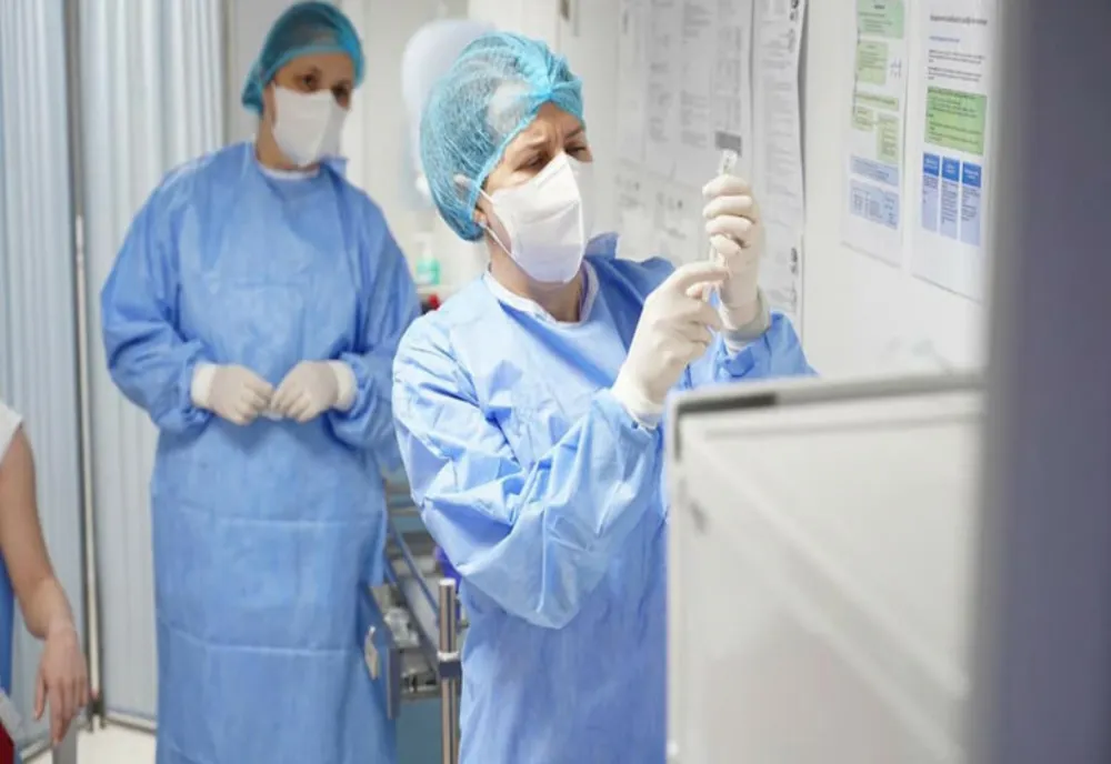 Vârstnicii din Arad nu vor să se vaccineze: puține cereri în centrele destinate lor