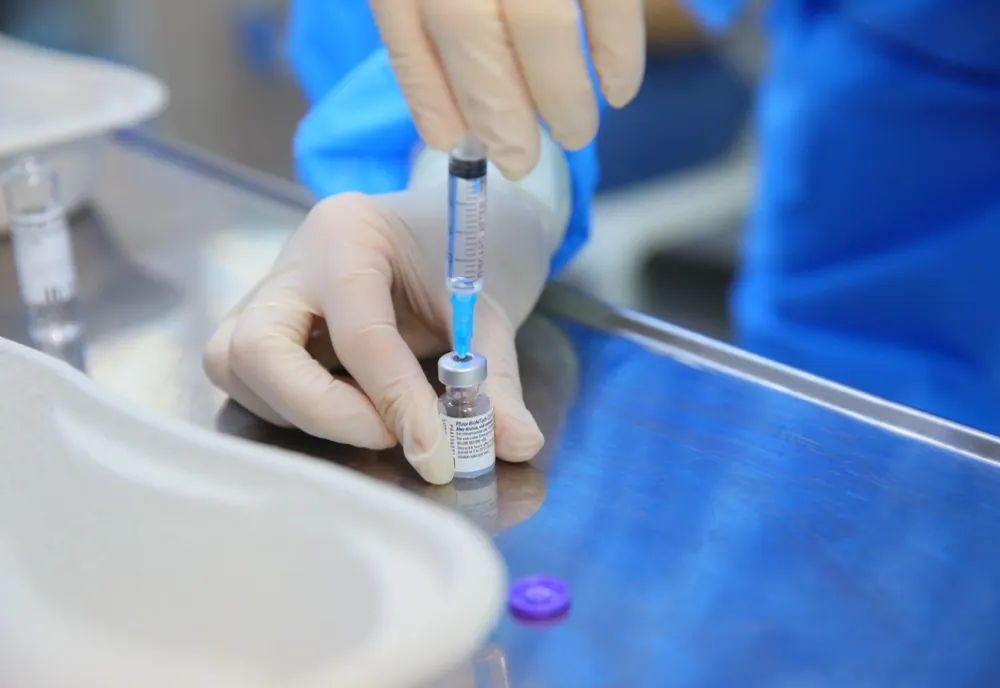 Sute de persoane programate nu au fost vaccinate în weekend pentru că nu au fost găsite în platformă