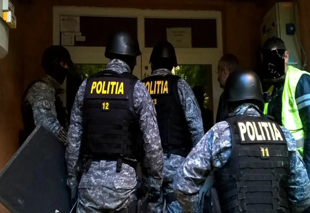 Percheziţii în Cluj, Arad, Satu Mare și Baia Mare într-un dosar de trafic de droguri şi proxenetism
