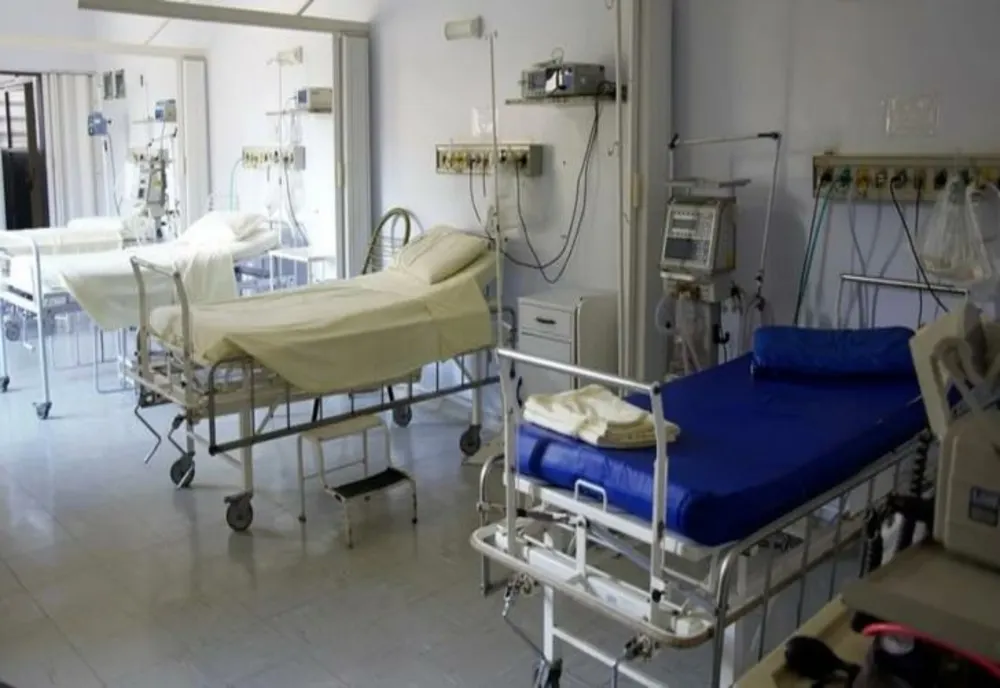 Un bărbat bolnav de coronavirus s-a spânzurat în toaleta spitalului din Arad