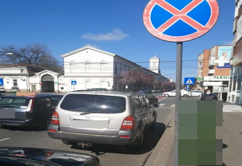 Parcări neregulamentare în centrul Aradului: s-a lăsat cu amenzi și mașini ridicate