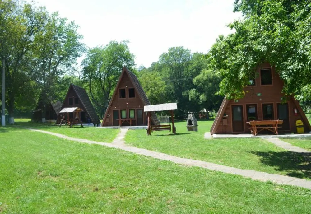 Destinații pentru minivacanță, în apropiere de Atad. Deschise, dar cu restricții