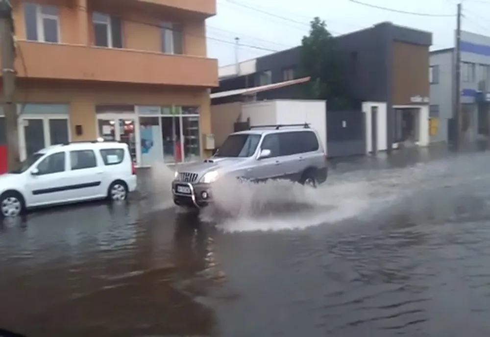 Rupere de nori în județul Arad. S-a emis mesaj ROAlert