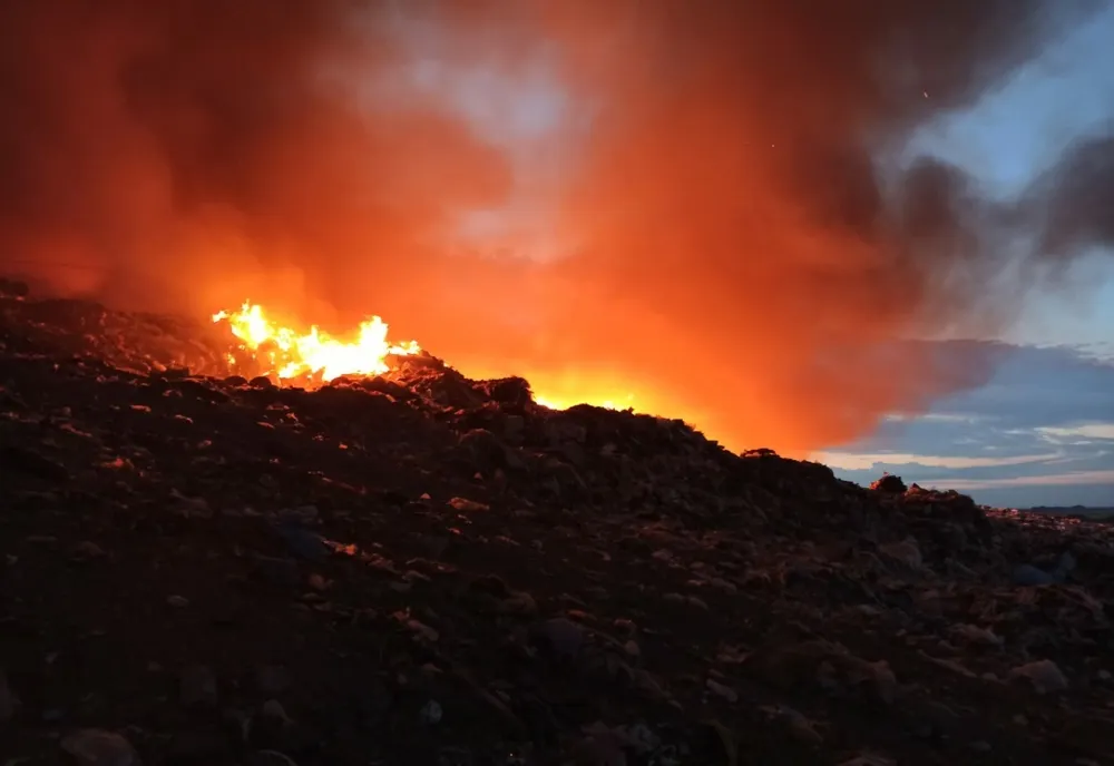 Incendiu puternic la groapa de gunoi: mesaj Roalert