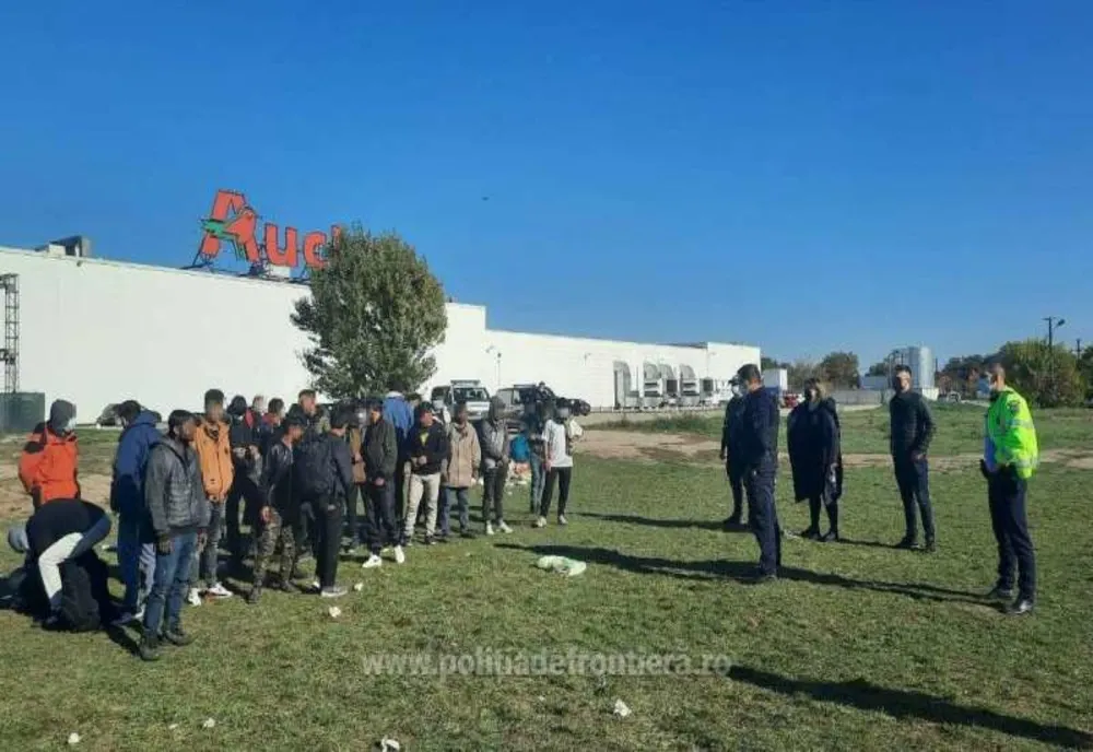 21 de migranţi au fost prinşi ascunşi în camioane cu mărfuri care urmau să iasă din ţară