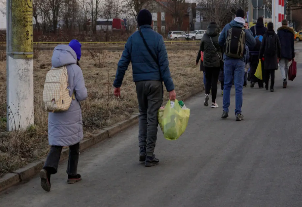 Ucrainenii din Arad au pregătit 200 de locuri de cazare pentru refugiaţi şi duc ajutoare la graniţă