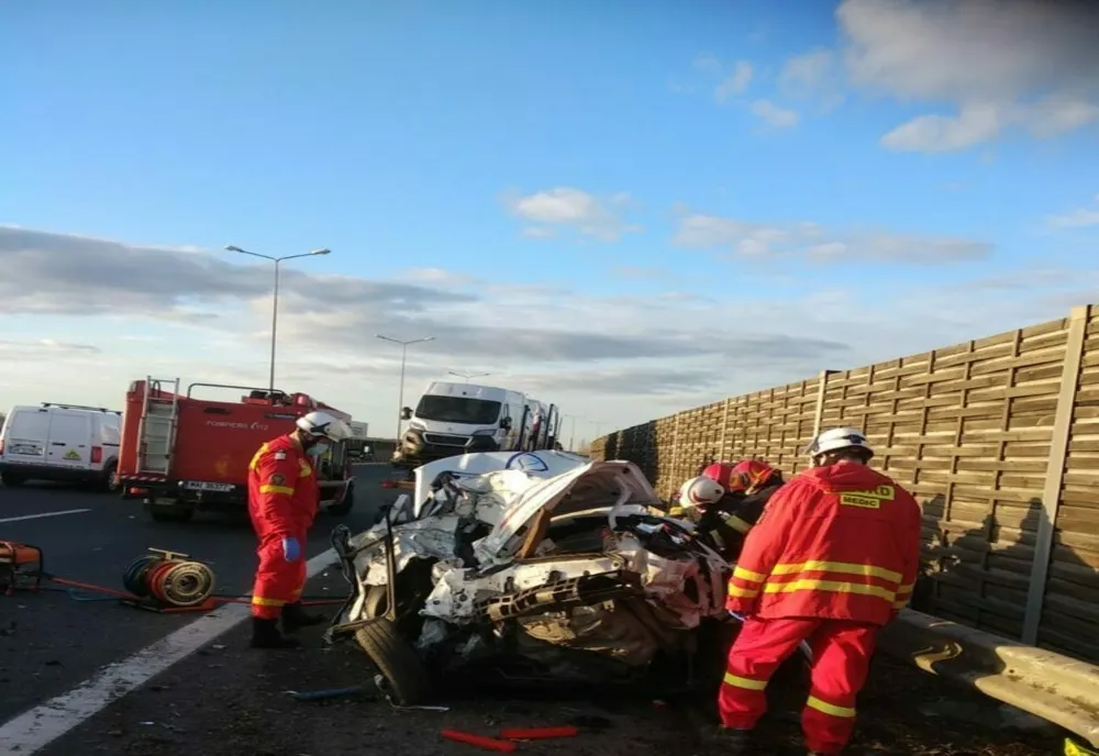 Impact între un autoturism și un TIR pe A1, în județul Arad