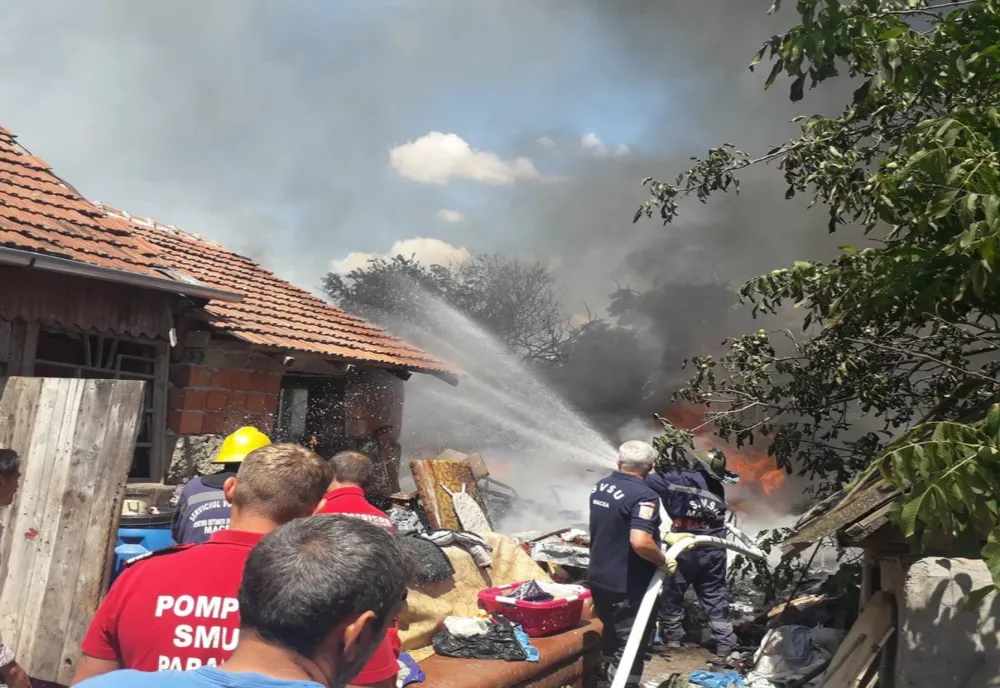 O casă a luat foc de la o căpiță de  fân