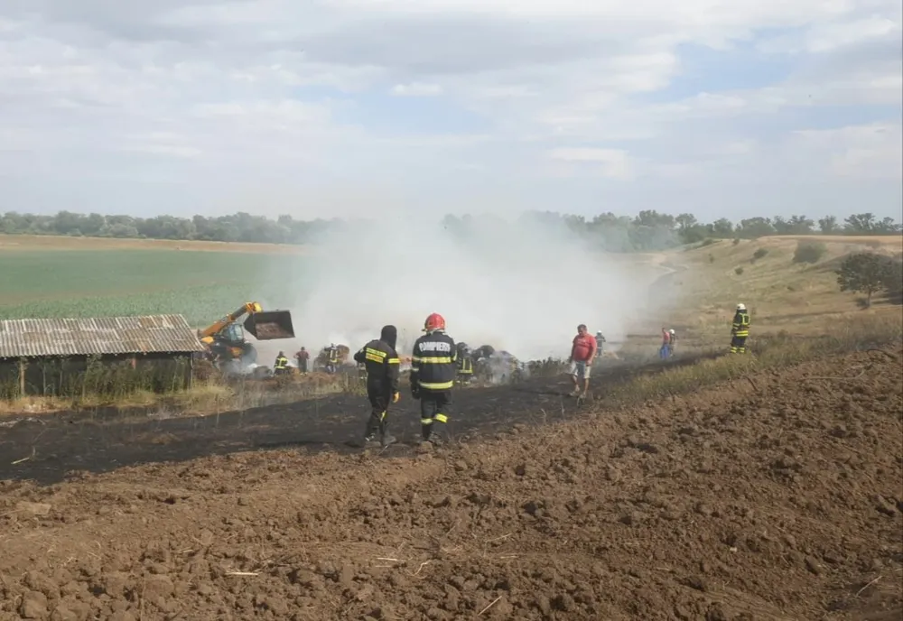 Arad: țigară aruncată la întâmplare, sursa unui incendiu major
