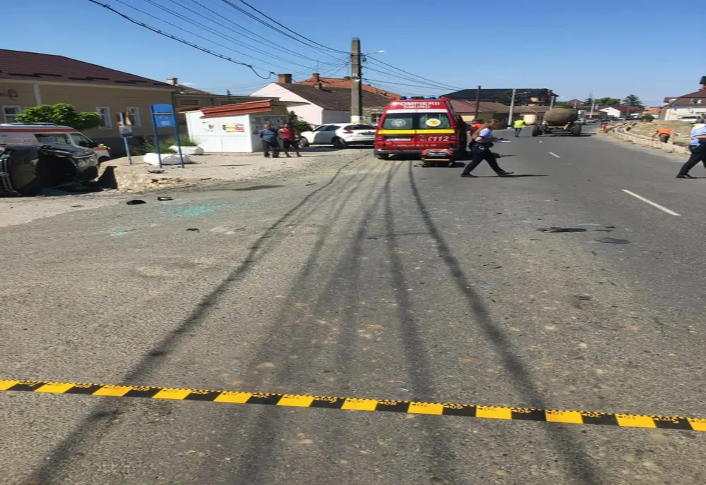 A condus un tractor fără a avea permis și a provocat un accident: trei răniți