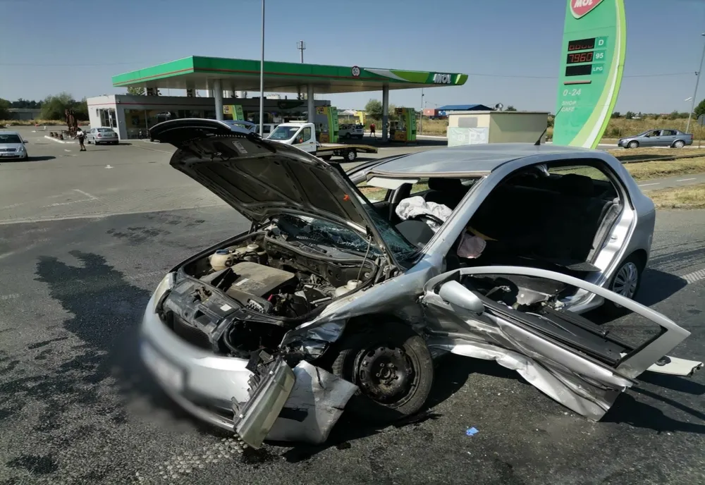 Accident pe o șosea din județul Arad. Două victime, una încarcerată
