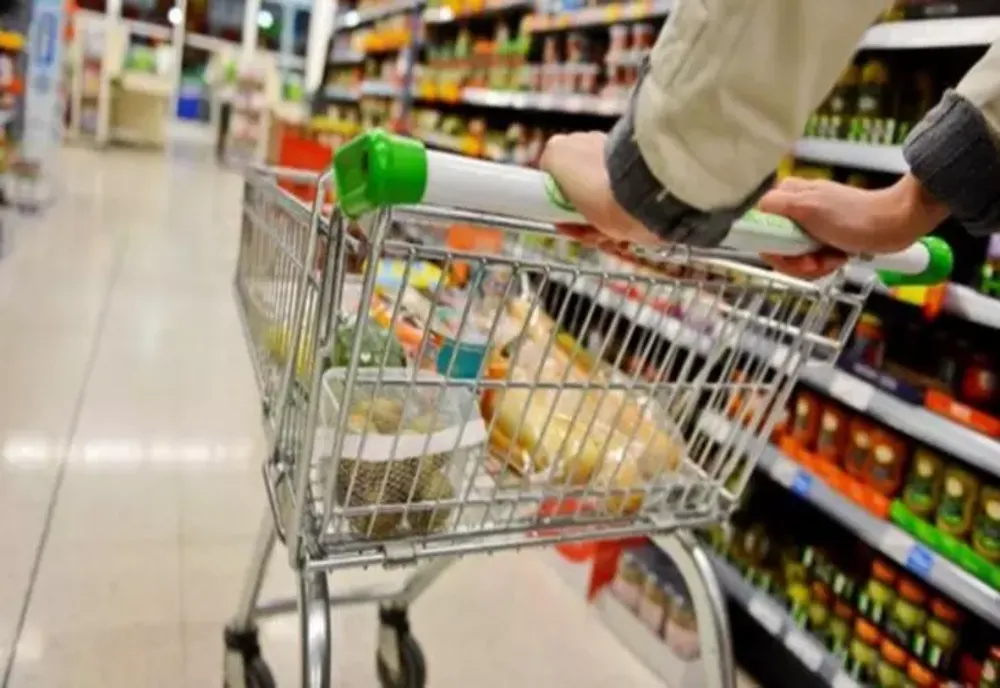FURT pe față în România: Speculă pe banii oamenilor, de teama crizei - Scumpiri pe bandă rulantă la alimente, de peste 50 la sută