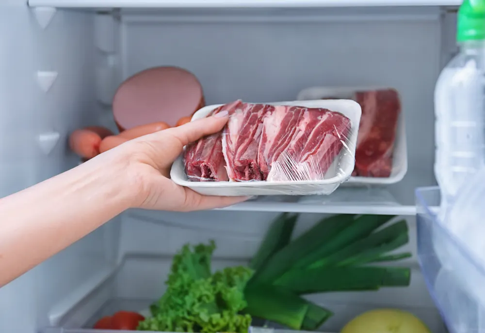Frigiderele și congelatoarele, mijloc de transmitere a pestei porcine! Avertisment experți: Virusul moare în tocănițe, dar nu în grătare și mici