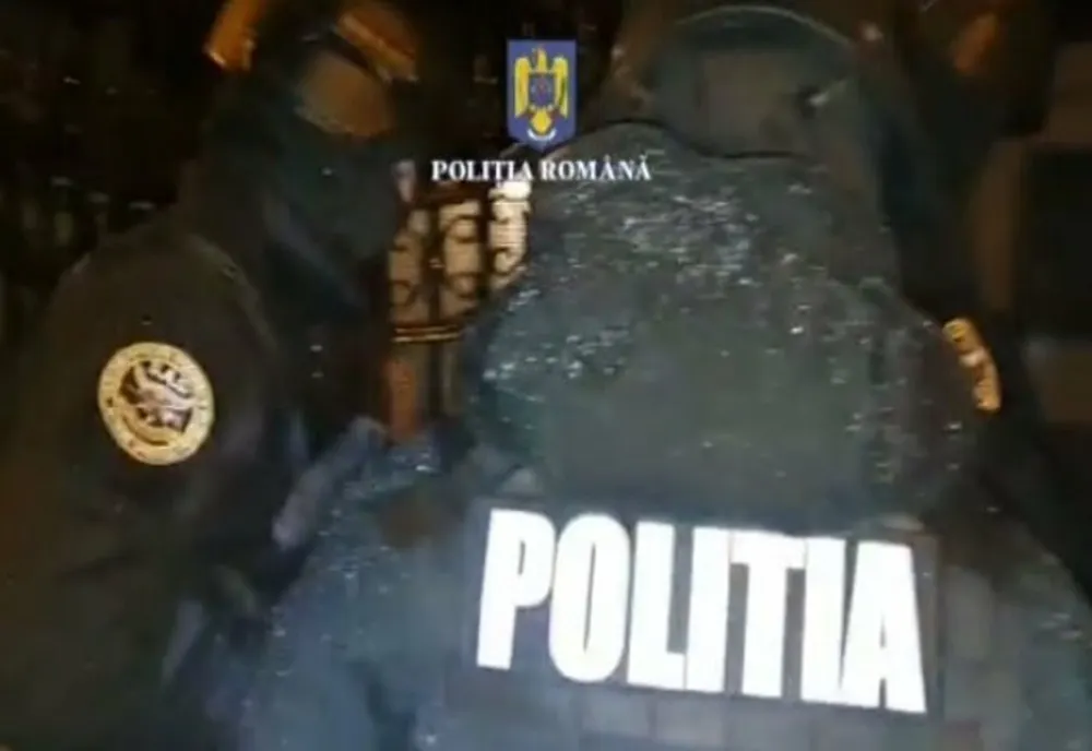 Reținut pentru trafic de droguri, după mai multe percheziții 