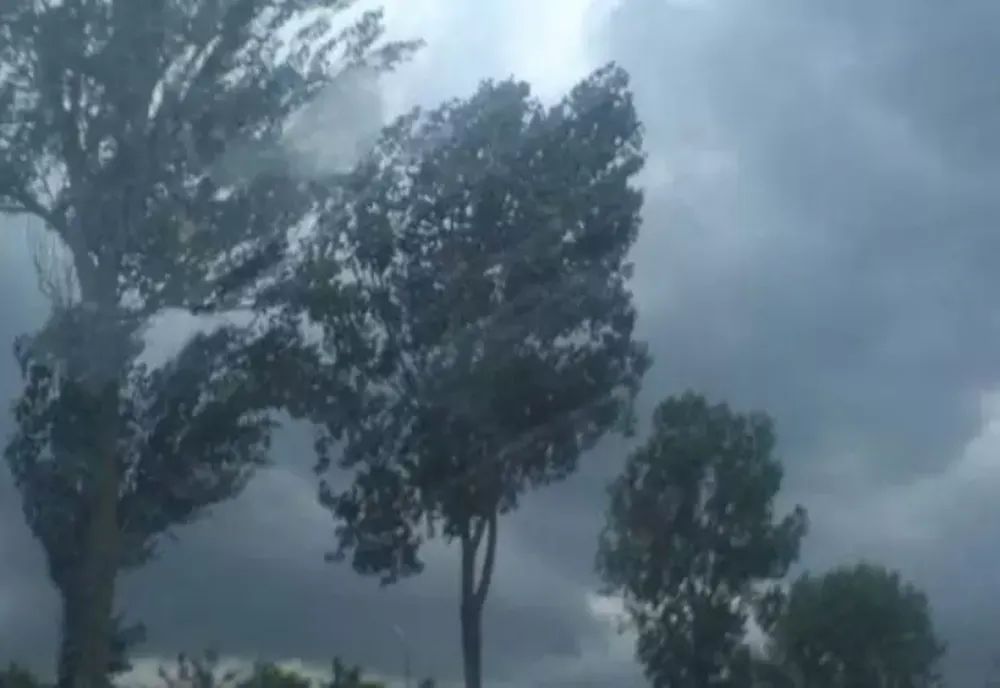 Vremea extremelor: Cod GALBEN de vânt puternic! Meteorologii au emis mai multe atenționări nowcasting